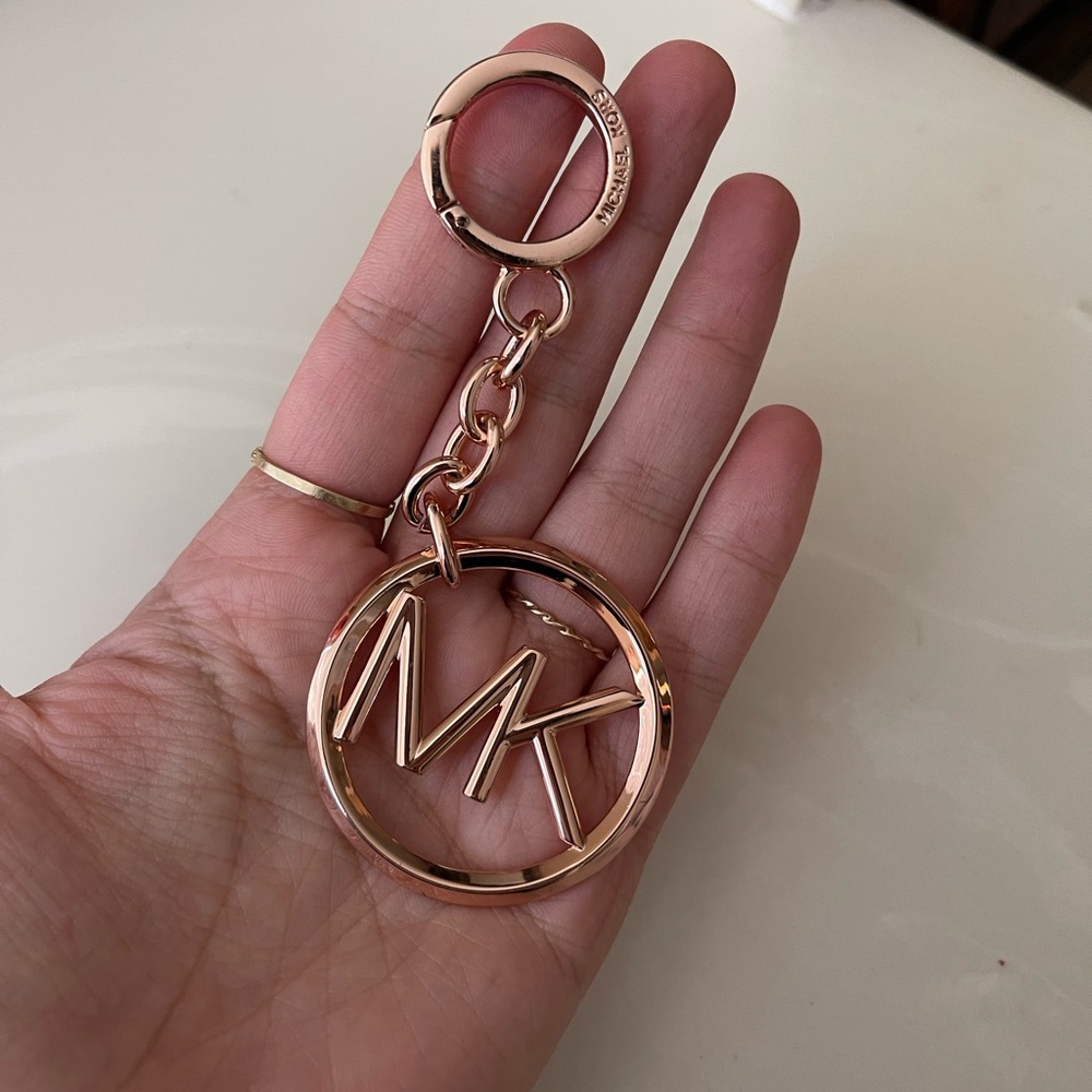 Michael Kors rose gold bag charm - Picture 1 of 2